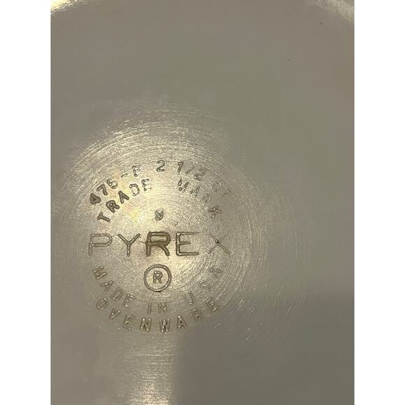 Vtg Pyrex Moon Deco 2.5 Qt Casserole #475 B  No Lid White With Red Dot Kitchen - Picture 4 of 4